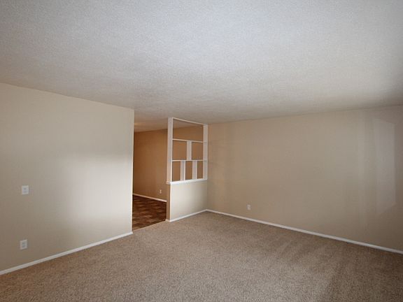 4th image of 3015 N Lincoln Ave