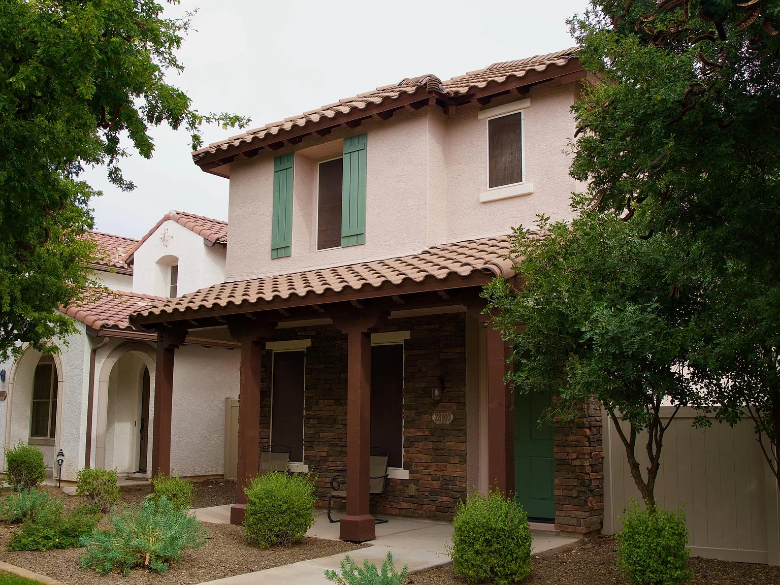 3 bed, 2.5 bath, 1852 sqft, $2,100 — Photo 2