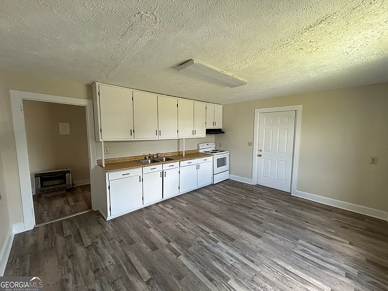 2455 Pegasus Pkwy #A — Photo 5