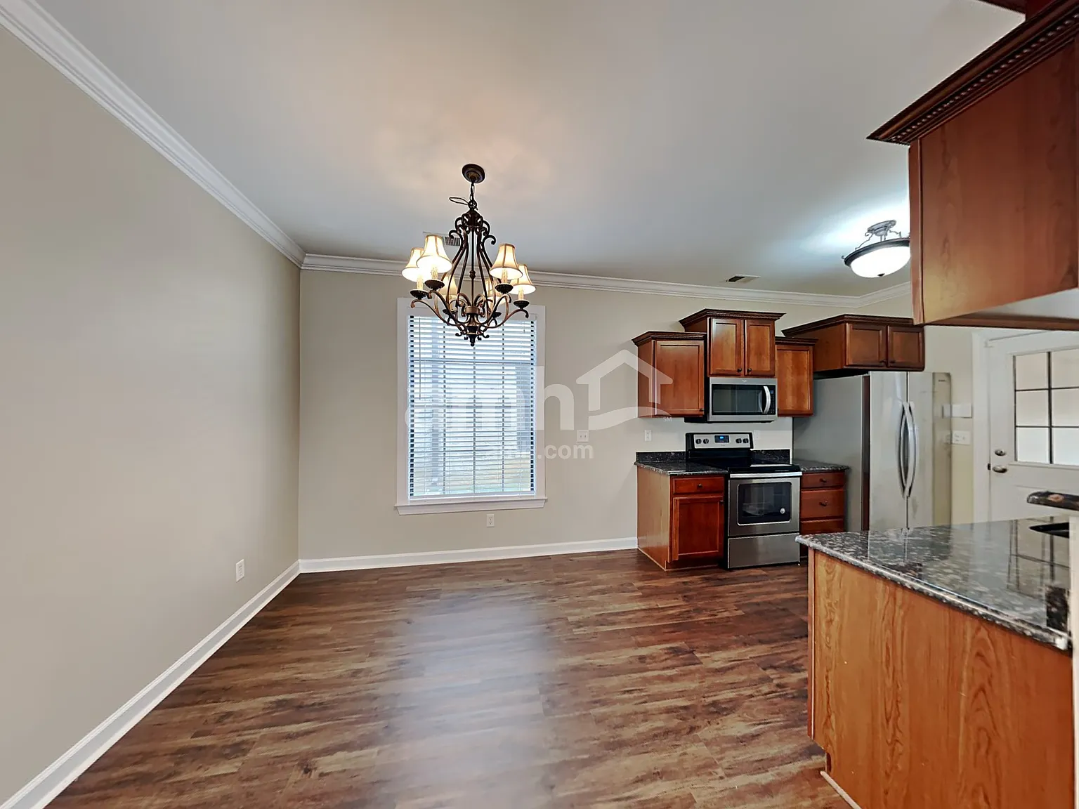 4 bed, 2.5 bath, 2400 sqft, $2,205 — Photo 4