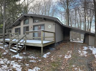 1171 Tree Top Dr, Tobyhanna, PA 18466