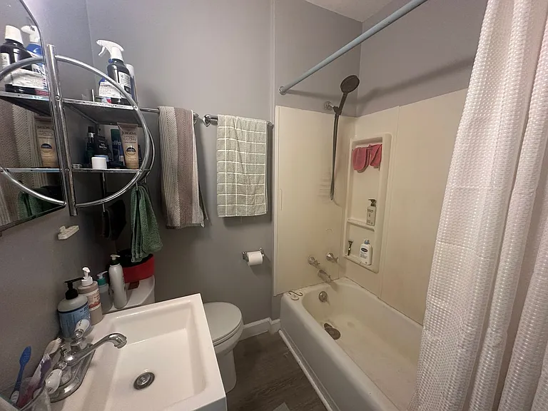 203 S Henry St — Photo 10