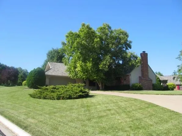 2116 Greenbrier Dr, Lawrence, KS 66047