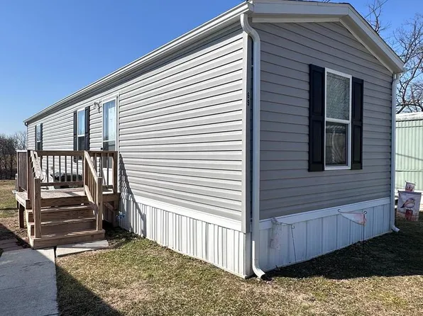 69 Mobile Dr, Thomasville, PA 17364