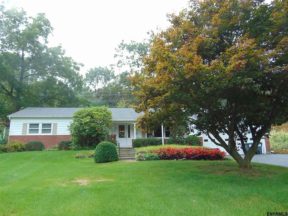 1st image of 40 Sweet Brier Dr