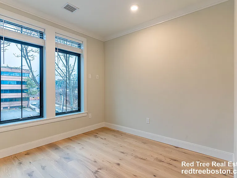 157 Everett St #302A — Photo 3