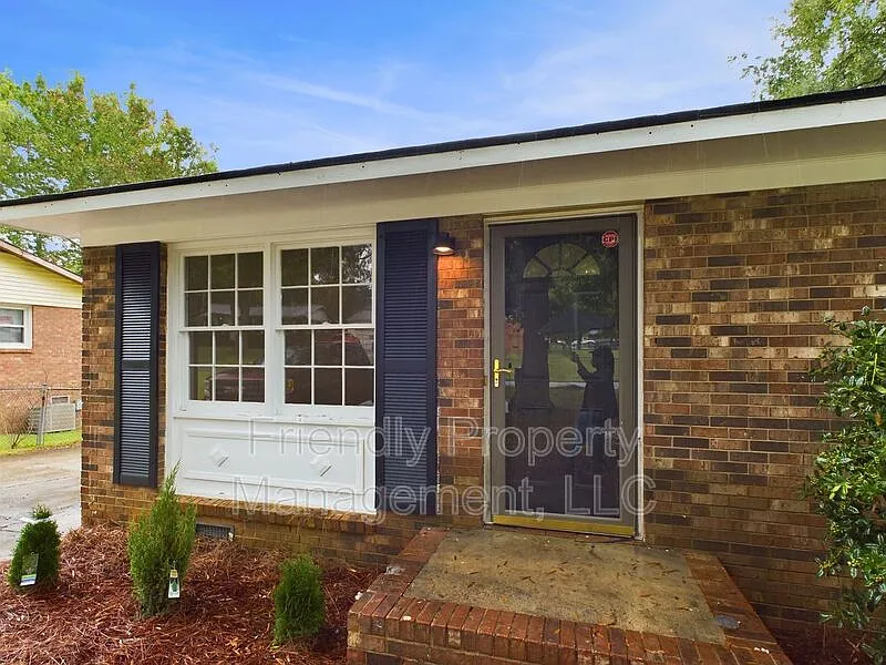 3 bed, 2.0 bath, 1126 sqft, $1,600 — Photo 2