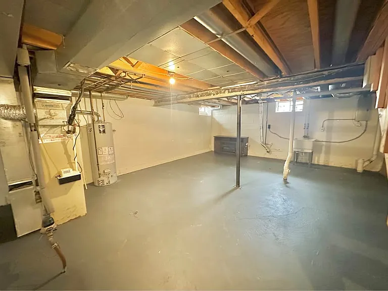 23121 Hoffman St — Photo 18
