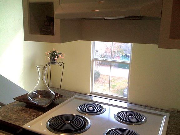 pass-through kitchen to dine