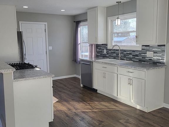 4th image of 1744 Elmwood Dr