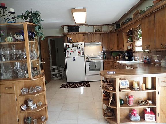 5th image of 4803 Hedges Ave