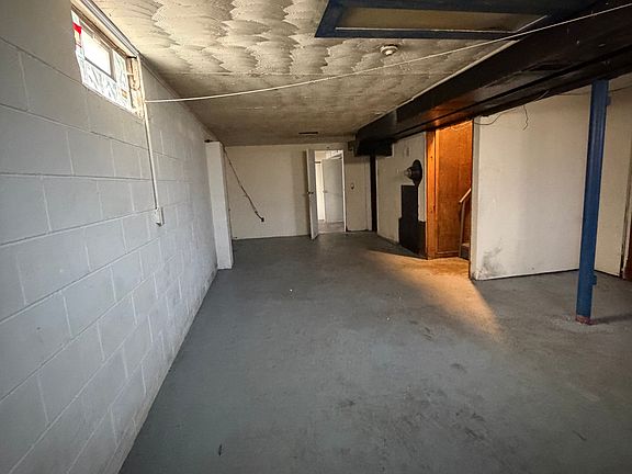 2nd image of 3724 N Dearborn St