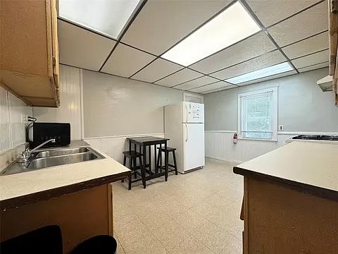 4th image of 56 Conklin Ave #2