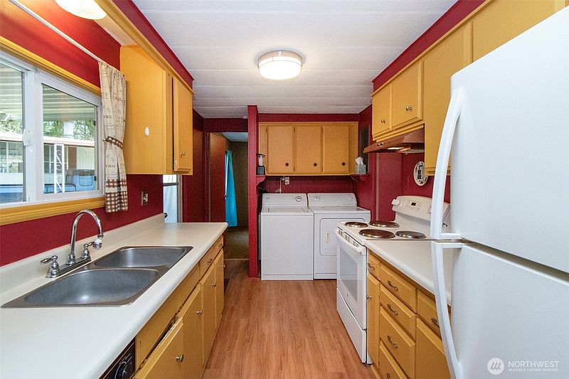 5th image of 90 Baywood Village Road #8