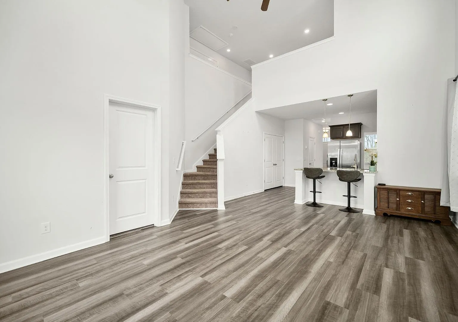 4 bed, 1897 sqft, $2,400 — Photo 4