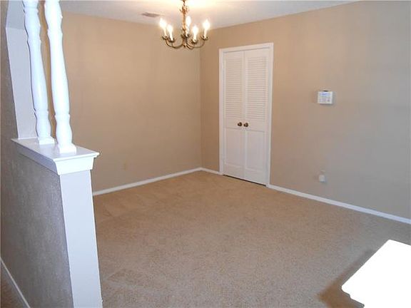 3rd image of 1712 Galahad Ln