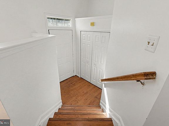 3rd image of 709 Faraway Ct