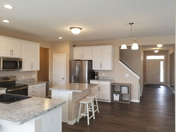5th image of 32867 Rebecca Ln