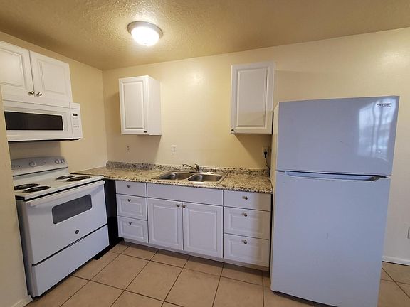 3rd image of 1912 Alvarado Dr NE APT A