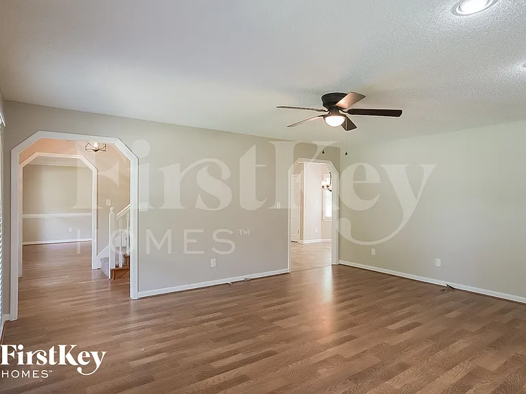 174 Somerset Ln — Photo 4