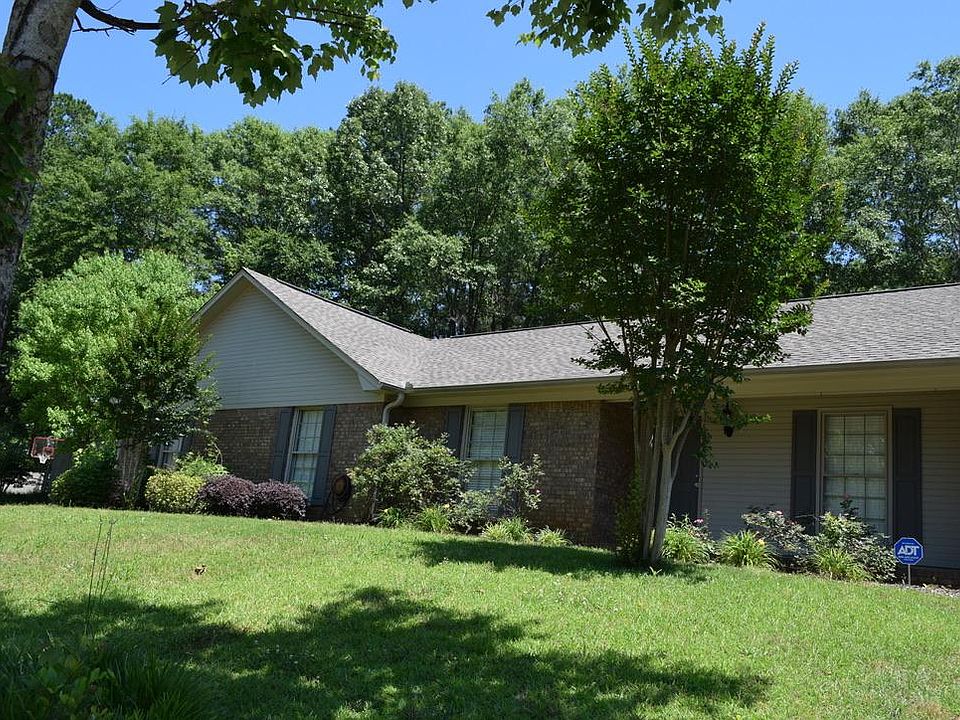 Front picture of home in Quiet Cul de Sac.......