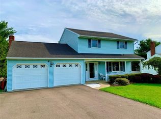 422 Colonial Dr, Endicott, NY 13760
