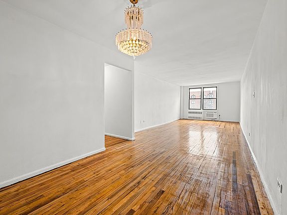 5th image of 599 E 7th St APT 5R