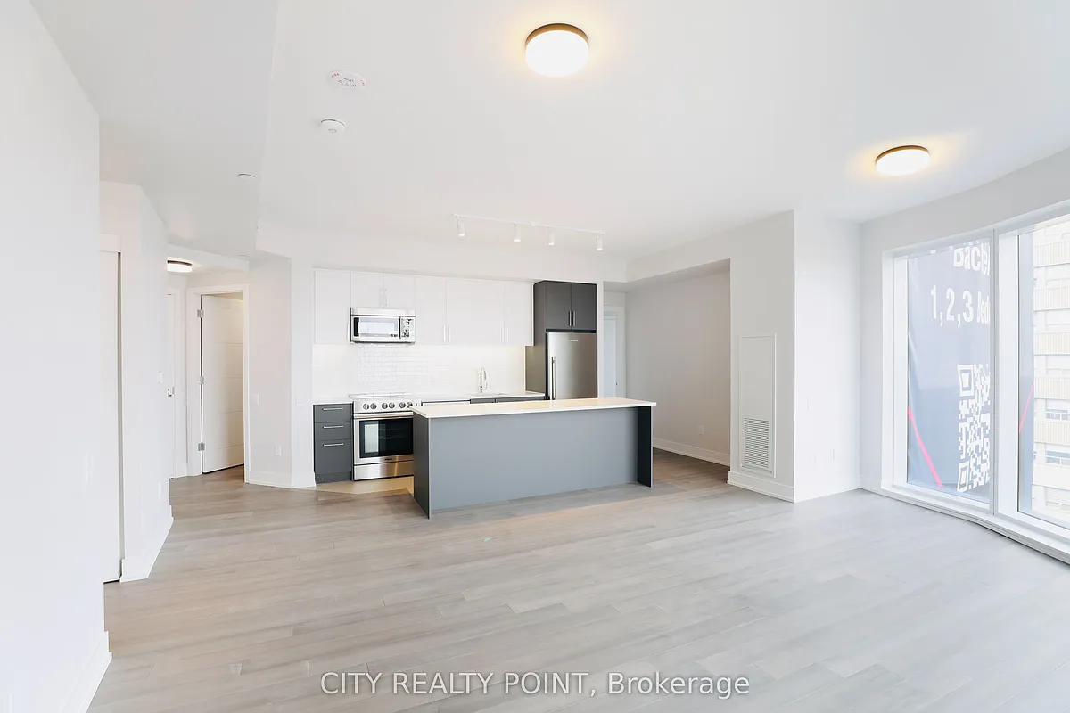 Building Photo - 2525 Bathurst St #707