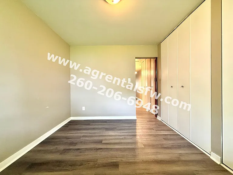 901-931 West Brookwood Court — Photo 18