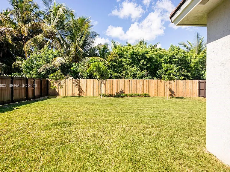 19452 SW 124th Ct — Photo 3