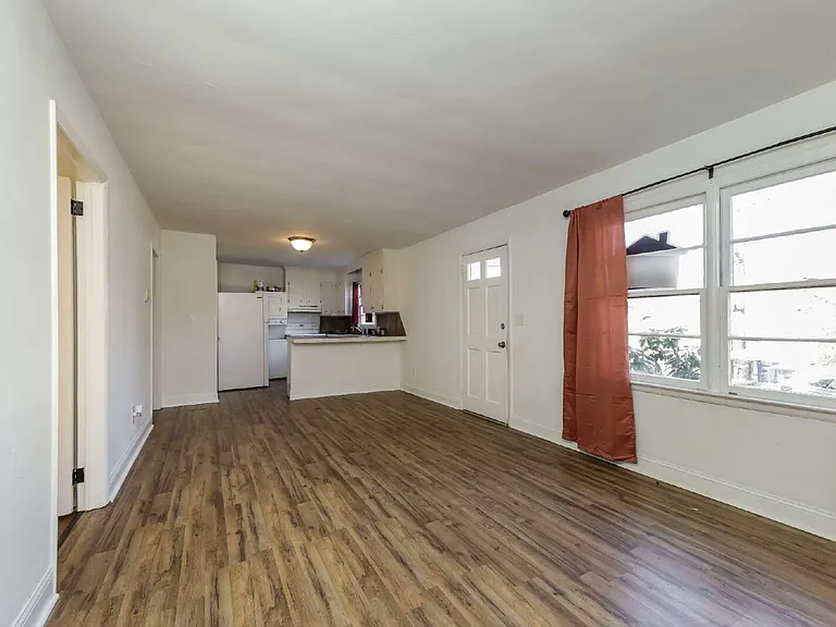 238 Bond St — Photo 6