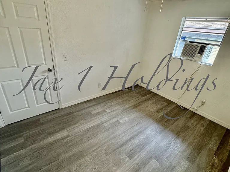 5674 Akra Ave #5674 — Photo 4