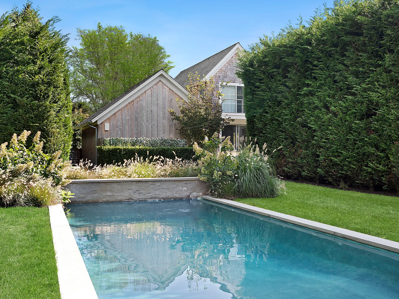 Spectacular Summer In East Hampton Village — Photo 2