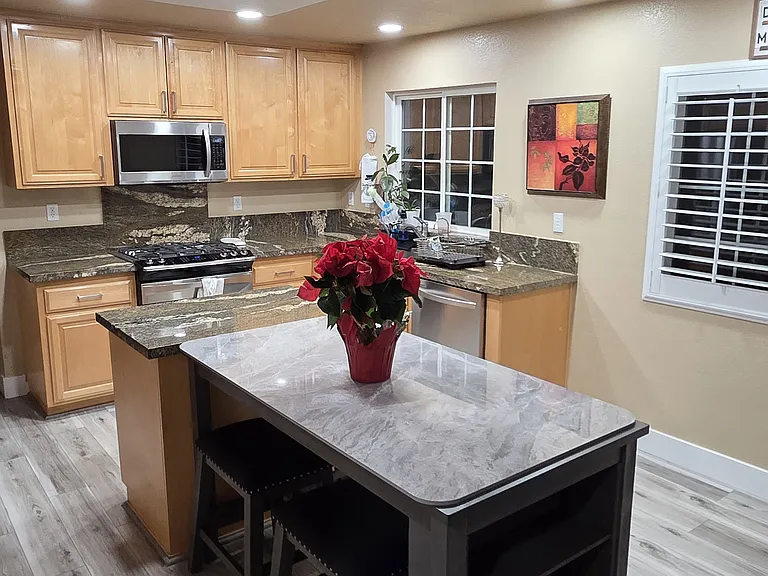 1013 Thompson Cir #1 — Photo 4