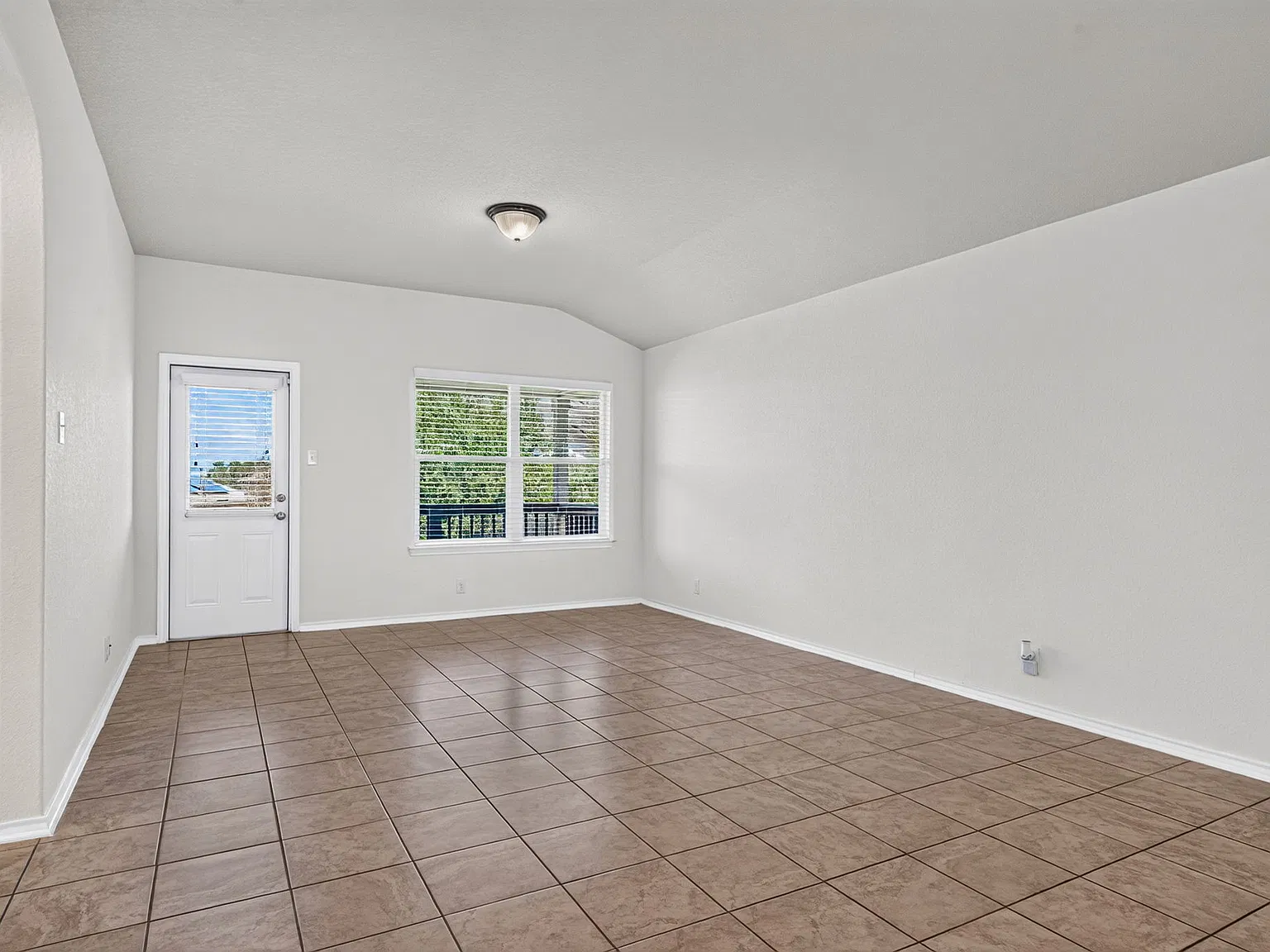 4 bed, 1703 sqft, $1,700 — Photo 4