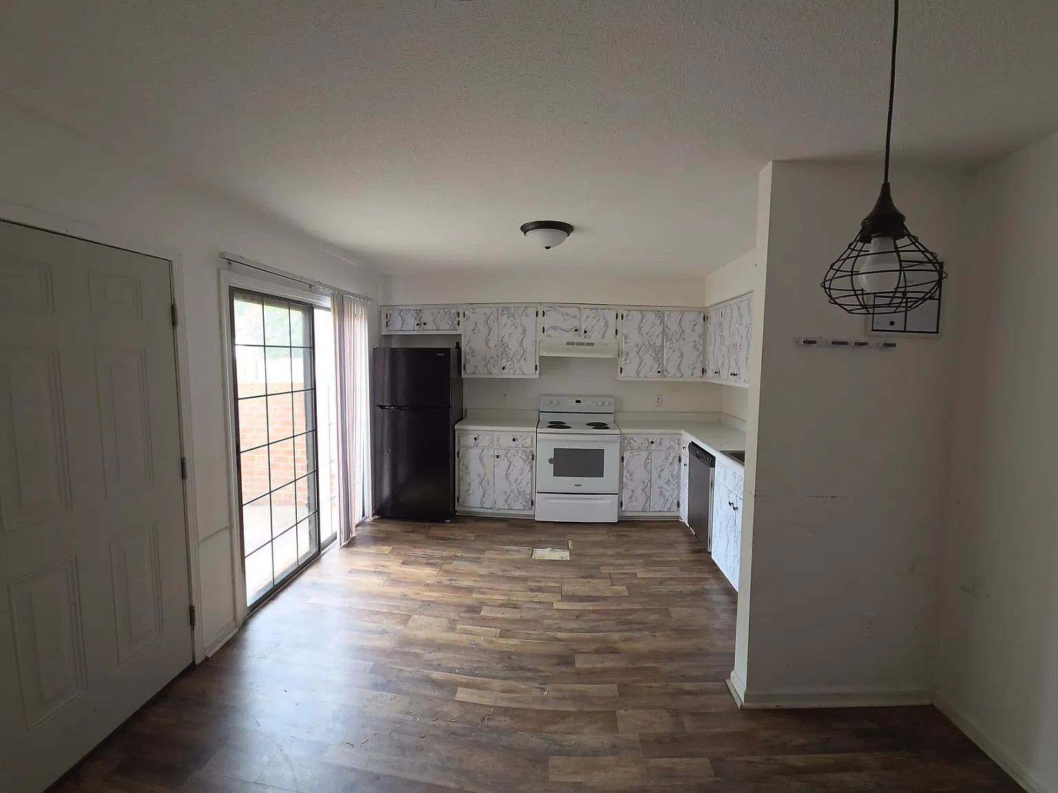 2 bed, 1.5 bath, 1144 sqft, $1,300 — Photo 4
