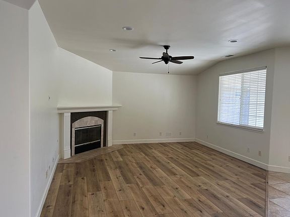 4th image of 526 San Diego St