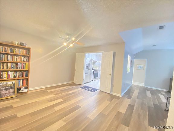 4th image of 6021 Vineyard Ln