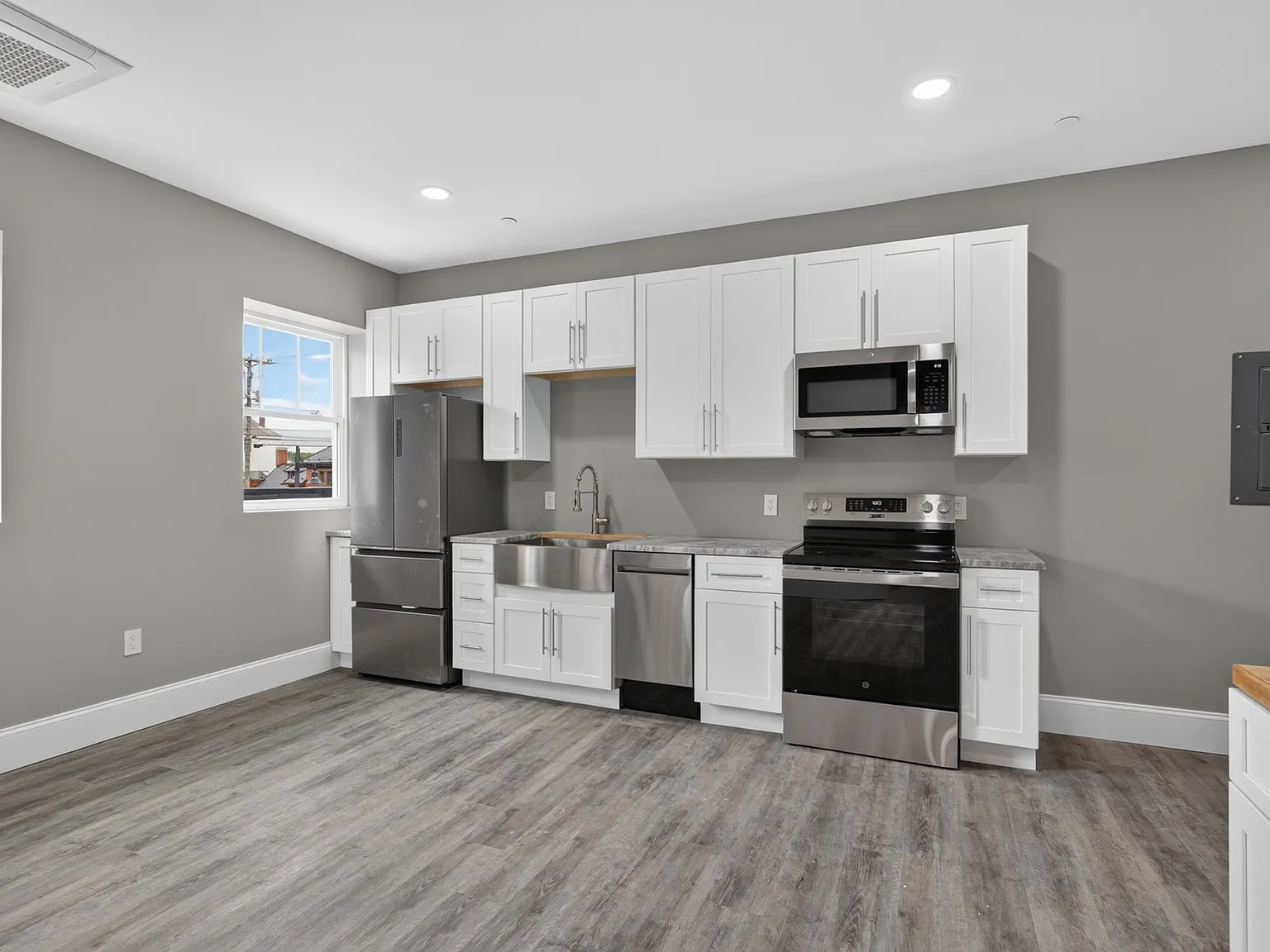 2 bed, $1,995 — Photo 2