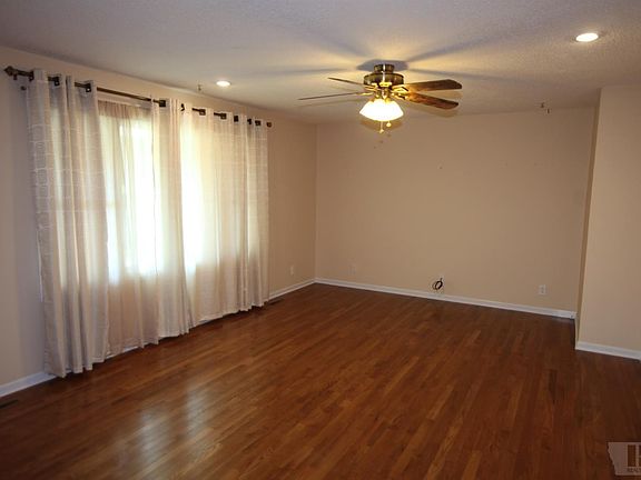 4th image of 1704 Sunnyslope Dr