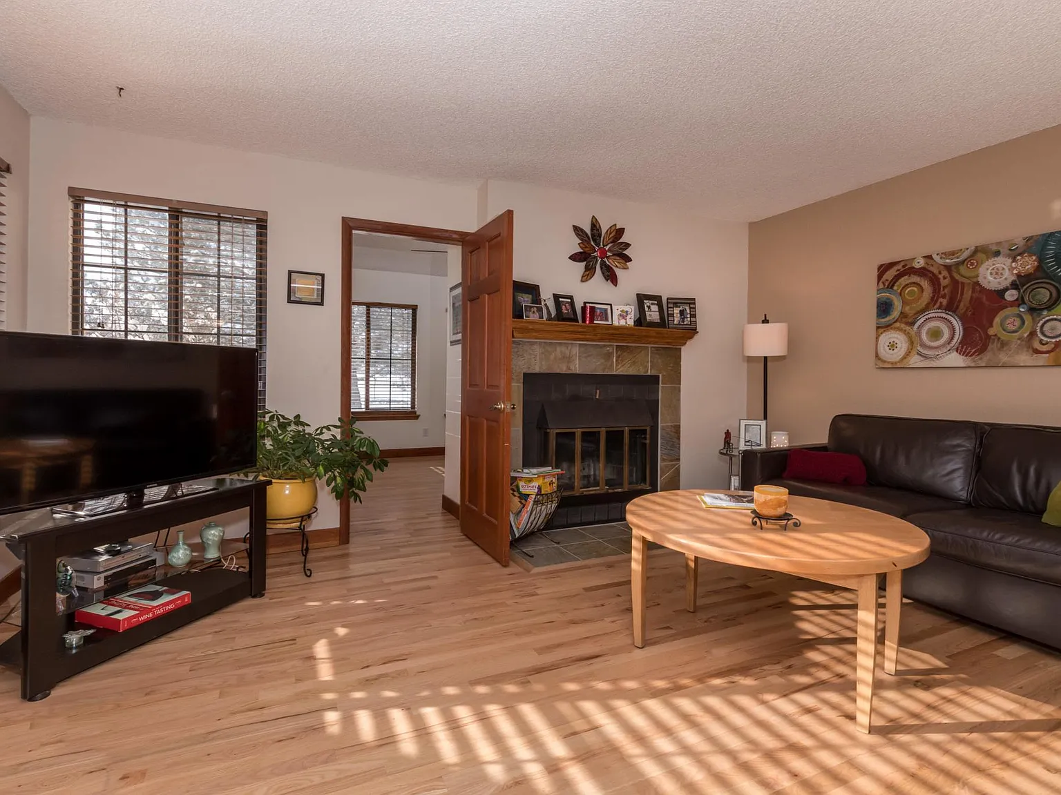 2 bed, 747 sqft, $2,300 — Photo 4