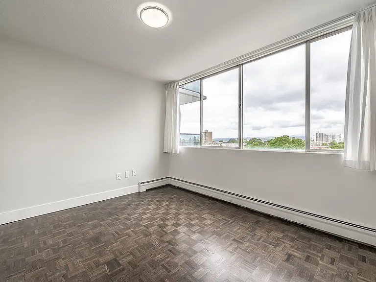 350 Douglas St — Photo 41