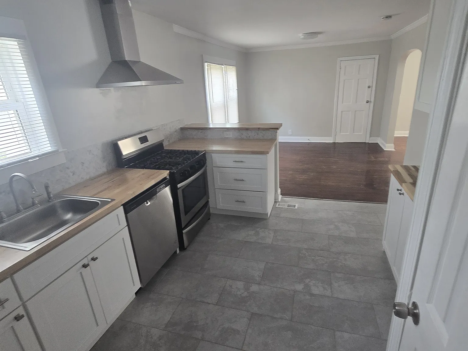 3 bed, 1251 sqft, $1,750 — Photo 1