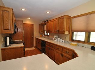 521 N 4th St, Carbondale, KS 66414