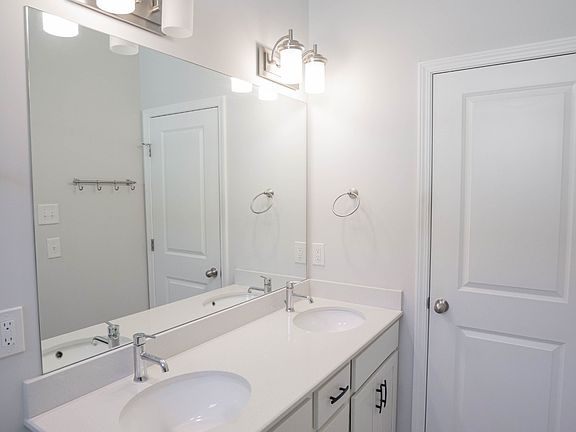 2nd image of 612 Heck Ln
