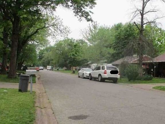 Exterior Neighborhood (street photo)