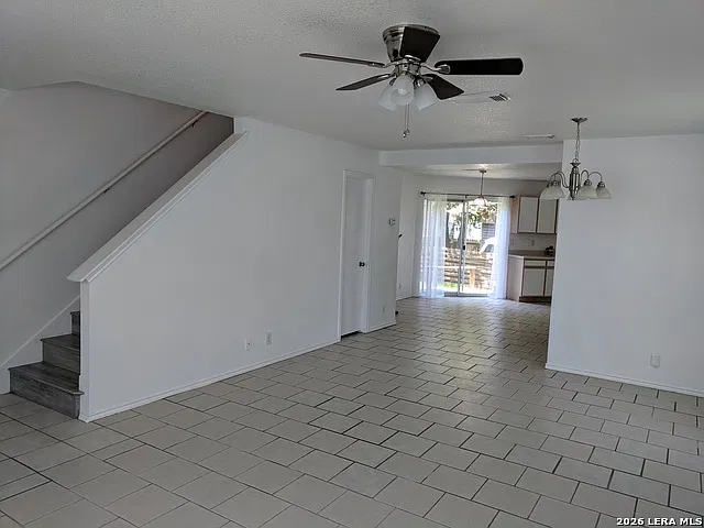 4 bed, 2.5 bath, 1650 sqft, $1,599 — Photo 3