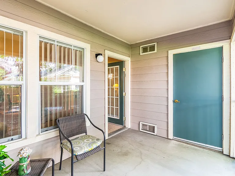 Enclave Apartments — Photo 20