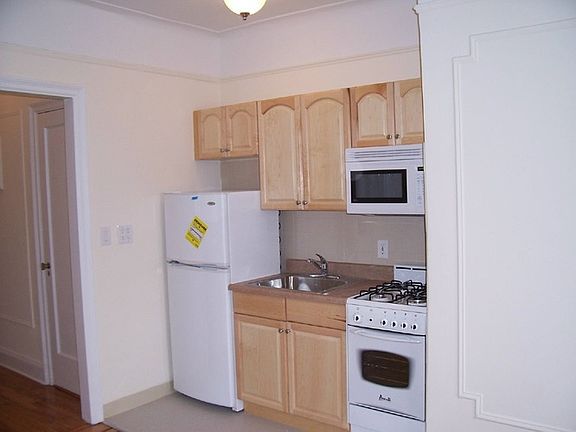 5th image of 4342 45th St APT 4R