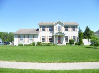 90 Limerick Ln, Rochester, NY 14606